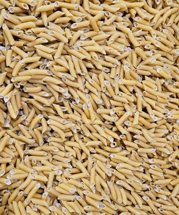 Penne artisanales du Vexin façonnées au bronze, en gros plan